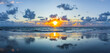 canvas print picture - Sonnenuntergang am Meer mit Goldenen Sonnenstrahlen