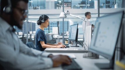 Aufkleber - Professional Investment Traders Talking into Headset, Working on Computer with Screen Showing Finance Statistics, Charts Strategy, Stock Market, Telemarketing. Big Office Call Center.