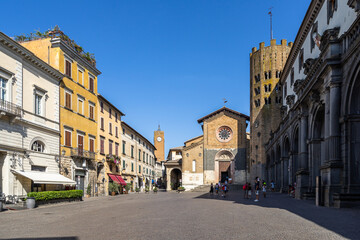 Wall Mural - View of the square “Piazza della Repubblica” in Orvieto historic center with the church of S. Andrea and the town hall, Umbria, Italy