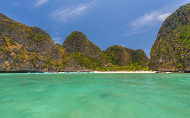 Wall Mural - Famous Maya Bay beach on Phi-Phi Lee island in Thailand.