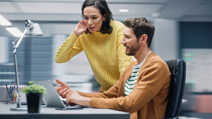Poster - Modern Office: Business Meeting of Two Businesspeople Talking at the Desk. Businessman and Businesswoman Work on Strategy, Brainstorm for e-Commerce Software Design. Shot with Motion Blur Background