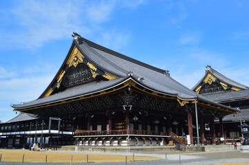 秋の京都市東本願寺の阿弥陀堂01