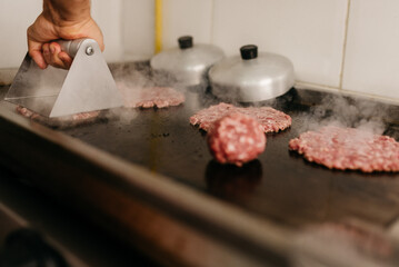 Snack - producing hamburger for the smash burger snack