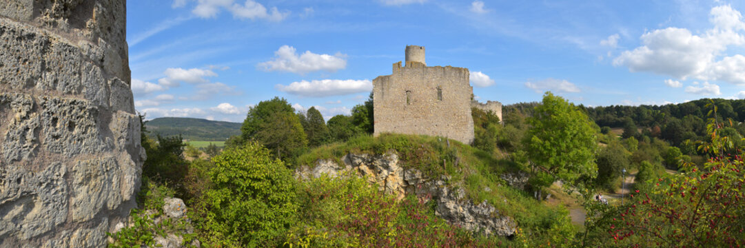 panorama der burgruine brandenburg in thüringen