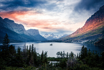 Fototapeta Saint Mary Lake in the Glacier National Park, Montana