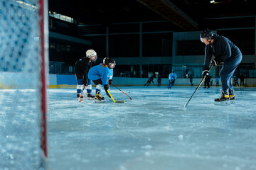 Ice hockey players play ice hockey with trainer