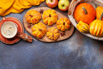 Canvas Print - Pumpkin muffins and various pumpkins