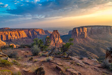 Sunrise Over The Grand View Overlook At Colorado National Monument  Located In Grand Junction, Colorado