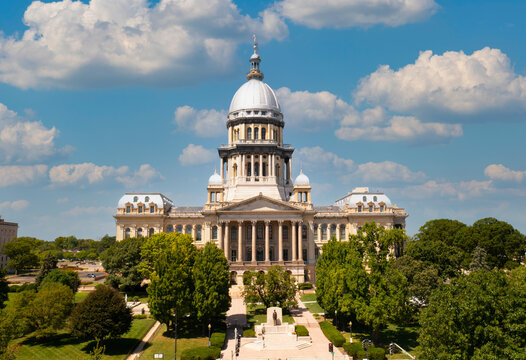 illinois state capitol building.