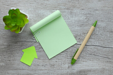 Wall Mural - minimal style. flat lay. Copyright. green sticker on Wooden bulletin board. Office to-do list reminder. Blank memo sticker at work - template. Blank Checklist - Layout