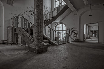 Wall Mural - A grayscale of an abandoned building in Frankfurt