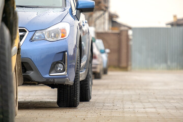 Canvas Print - Cars parked in a row on a city street side