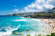 © arliftatoz2205 - Crowded beach on a hot day at Bondi beach.