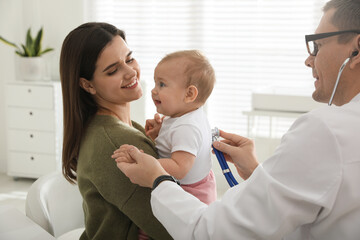 Wall Mural - Mother with her cute baby visiting pediatrician in clinic