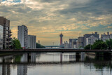 Fototapeta  - 川と夕日と赤い塔