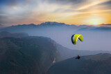 Paragleiter am Monte Baldo, Gardasee