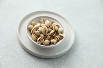 Poster - Organic pistachio in a white bowl