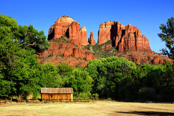 Wall Mural - Cathedral Rock of Sedona, Arizona with rustic old wood building, USA