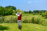 Fototapeta Tęcza - golfista w stroju retro na tee