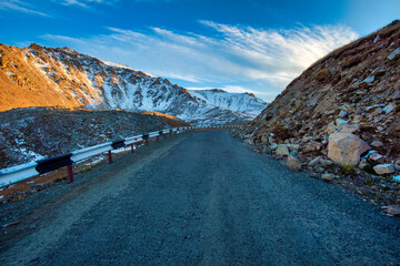 Wall Mural - road in the mountains