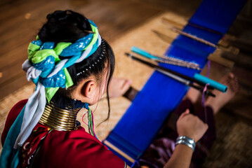 Wall Mural - Lock neck woman from Palaung tribe weaving at Inle Lake, Shan State, Myanmar (Burma)