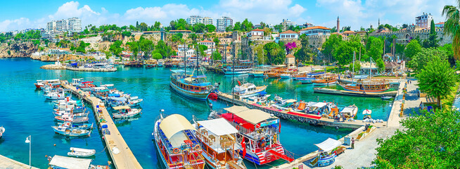 Canvas Print - The trips from Antalya old port in Antalya, Turkey