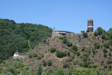 Sticker - Pauluskapelle und Burg Bischofstein bei Burgen an der Mosel