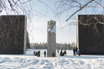 Wall Mural - Monument of Glory. Sculpture of a grieving mother at the Eternal flame in memory of those who fell in the great Patriotic war of 1941-1945, granite stone