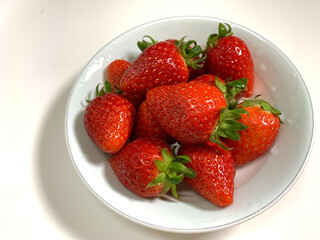 Wall Mural - A plate of fresh strawberries