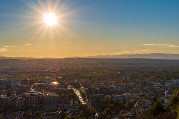 Wall Mural - View of the city of Granada at sunset. Landscape of the city of Granada from the viewpoint Los Alixares.