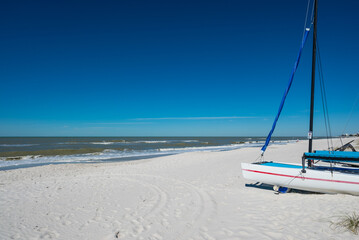 Fototapete - Naples Beach Florida With Sailboat And Blue Sky