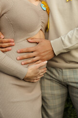 Canvas Print - A vertical shot of a couple expecting a baby. Family concept