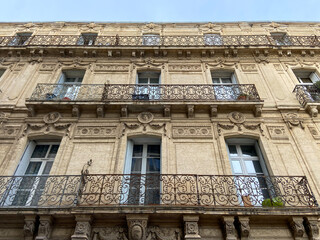 Canvas Print - Immeuble ancien du quartier de l'Ecusson à Montpellier, Occitanie