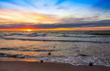 Fototapeta Dmuchawce - Piękny zachód słońca nad morzem