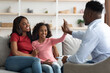 © Prostock-studio - Black mother and daughter at the appointment with a psychologist