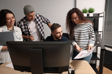 Canvas Print - Team of employees working together in office. Startup project