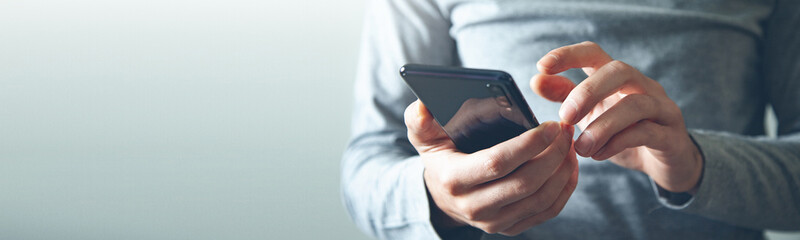 man hand holding smart phone