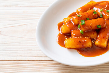 Korean rice cake stick in spicy sauce - Tteokbokki