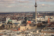 Berlin aus der Luft; Blick auf den historischen Stadtkern und zum Alexanderplatz mit Dom, Marienkirche, Schloss, Fernsehturm und Rathaus