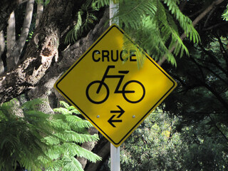 Poster - A yellow urban sign for a bicycle path on a street with trees in the background - Poster to ride a b