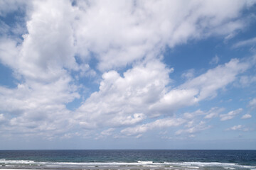  Sea with blue sky