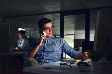 Leinwandbilder - Determined to get the job done no matter what. Shot of a young businessman working late at night in a modern office.