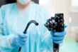 Mycie i sterylizacja endoskopu po badaniu gastroskopii. Procedura czyszczenia sprzętu medycznego.