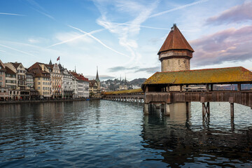 Wall Mural - Chapel Bridge (Kapellbrucke) at sunset - Lucerne, Switzerland