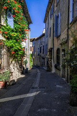  Ruelle d'un village provençal 