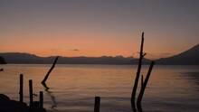 Amanecer En El Lago De Guatemala