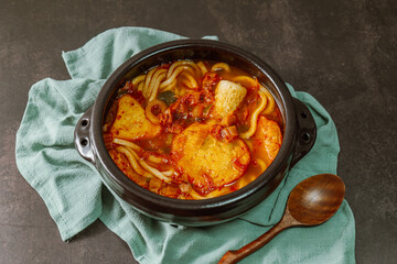 kimchi nabe udon (Japanese-style Kimchi Hot Pot Udon)