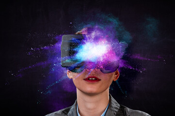 Canvas Print - Woman wearing virtual reality goggles