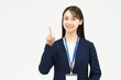 © maru54 - 人差し指を立てるアジア人の若いビジネスウーマン