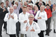 © ASDF - Group doctors and patients clapping their hands to celebrate recovery